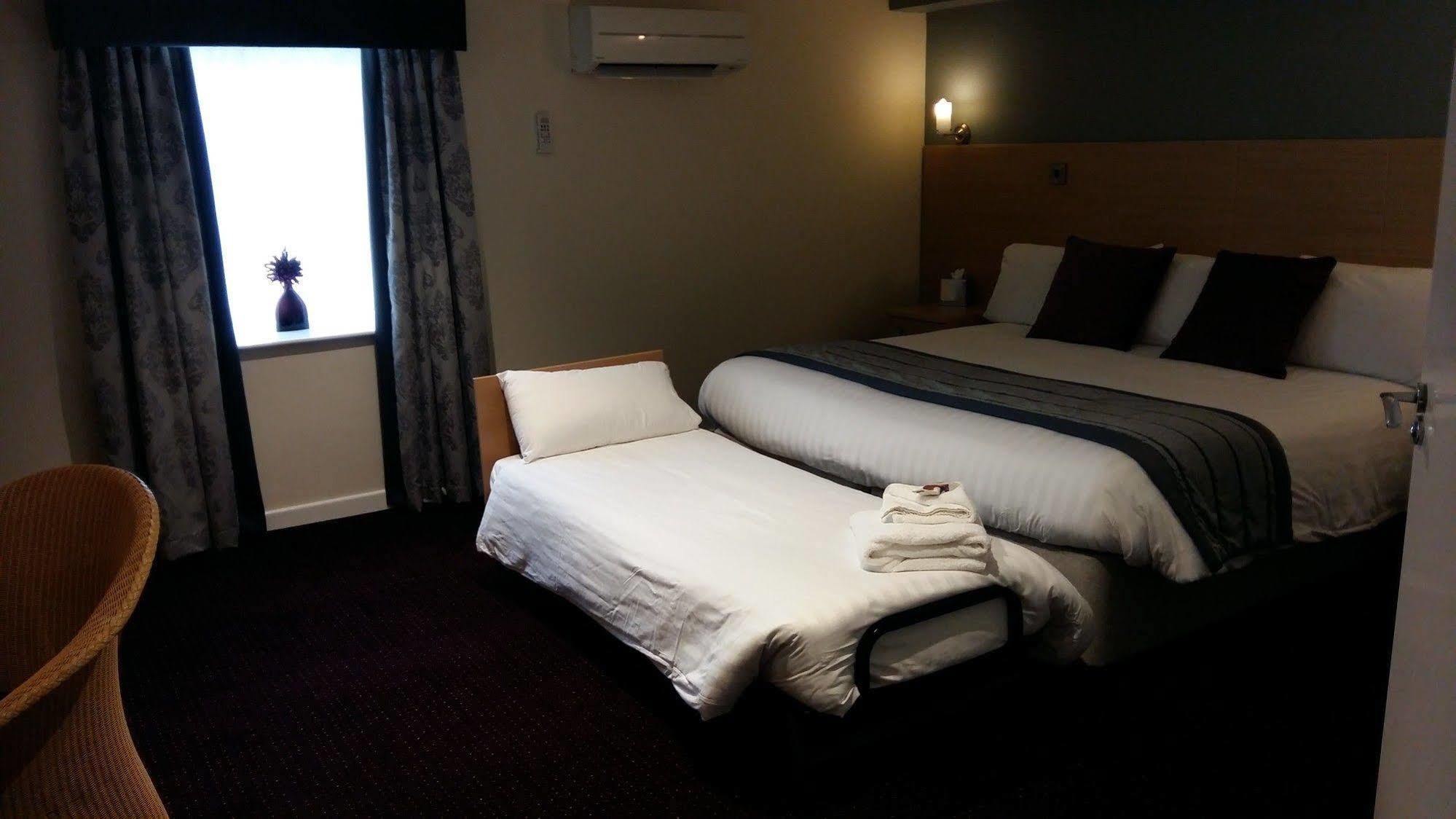 Waterfront Hotel Brighouse Exterior foto